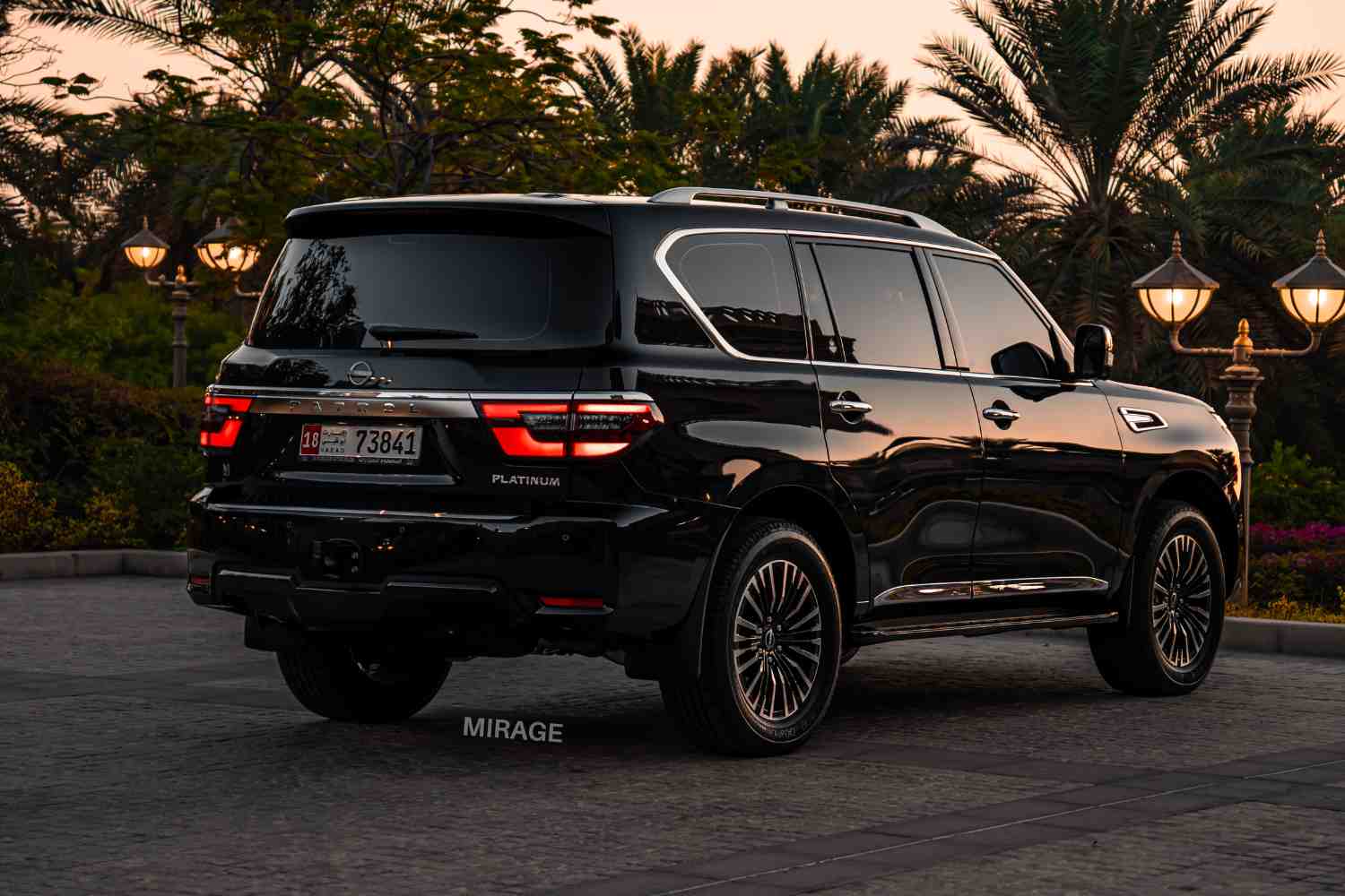 日产巡逻车白金版 PATROL LE PLATINUM