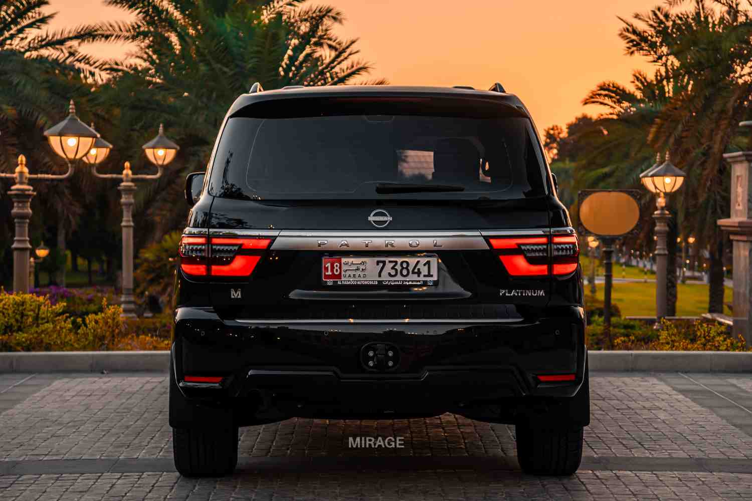 日产巡逻车白金版 PATROL LE PLATINUM