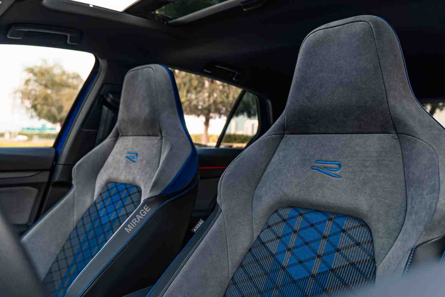 فولكس فاجن جولف آر بي 1 GOLF R