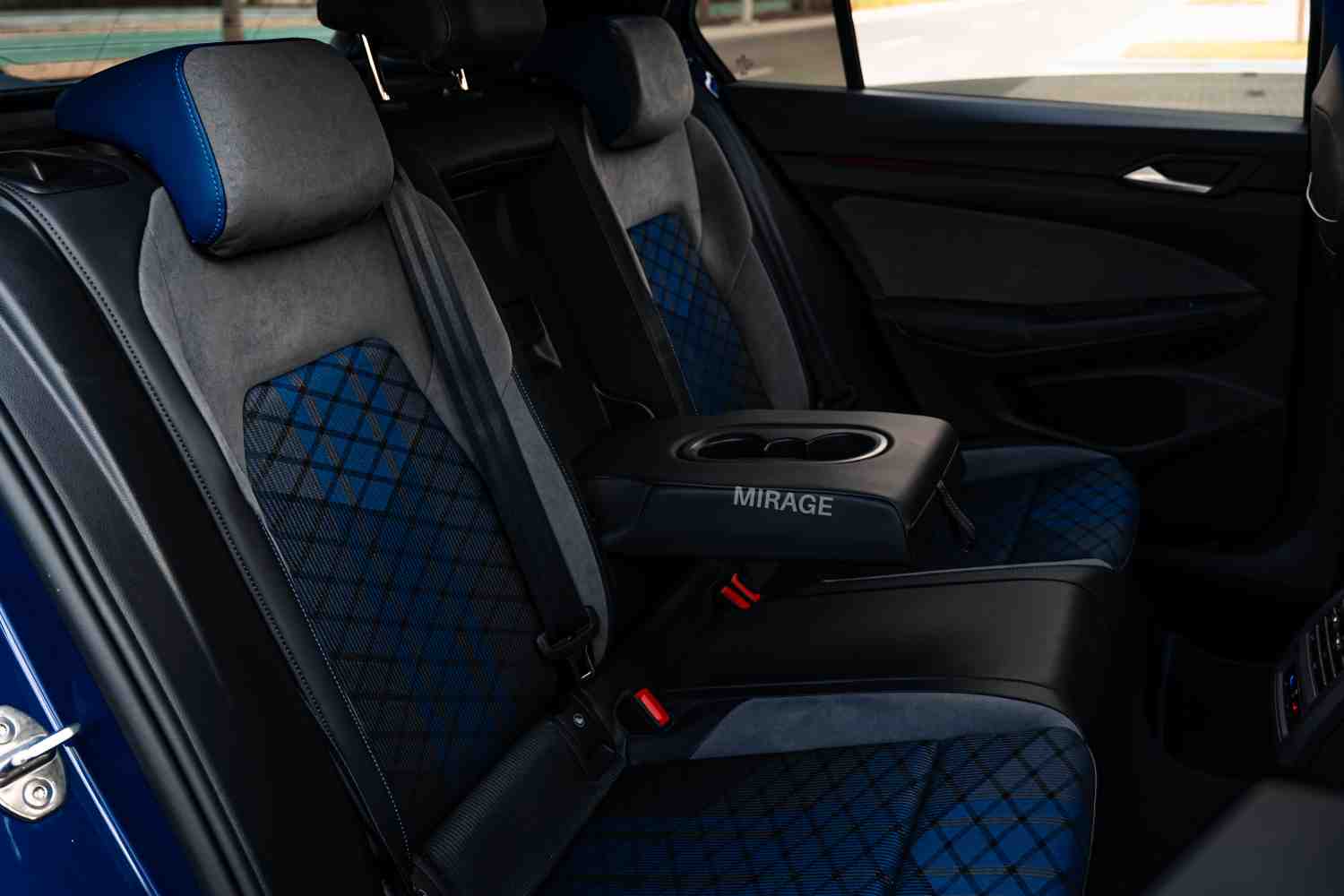 فولكس فاجن جولف آر بي 1 GOLF R