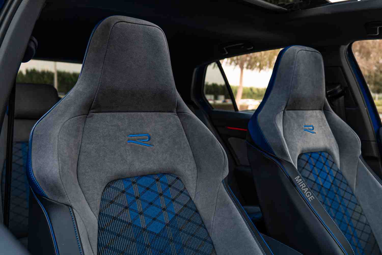 فولكس فاجن جولف آر بي 1 GOLF R