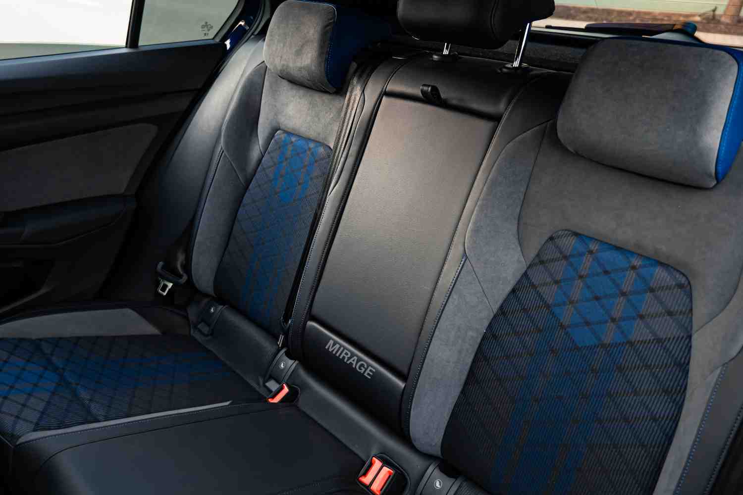 فولكس فاجن جولف آر بي 1 GOLF R