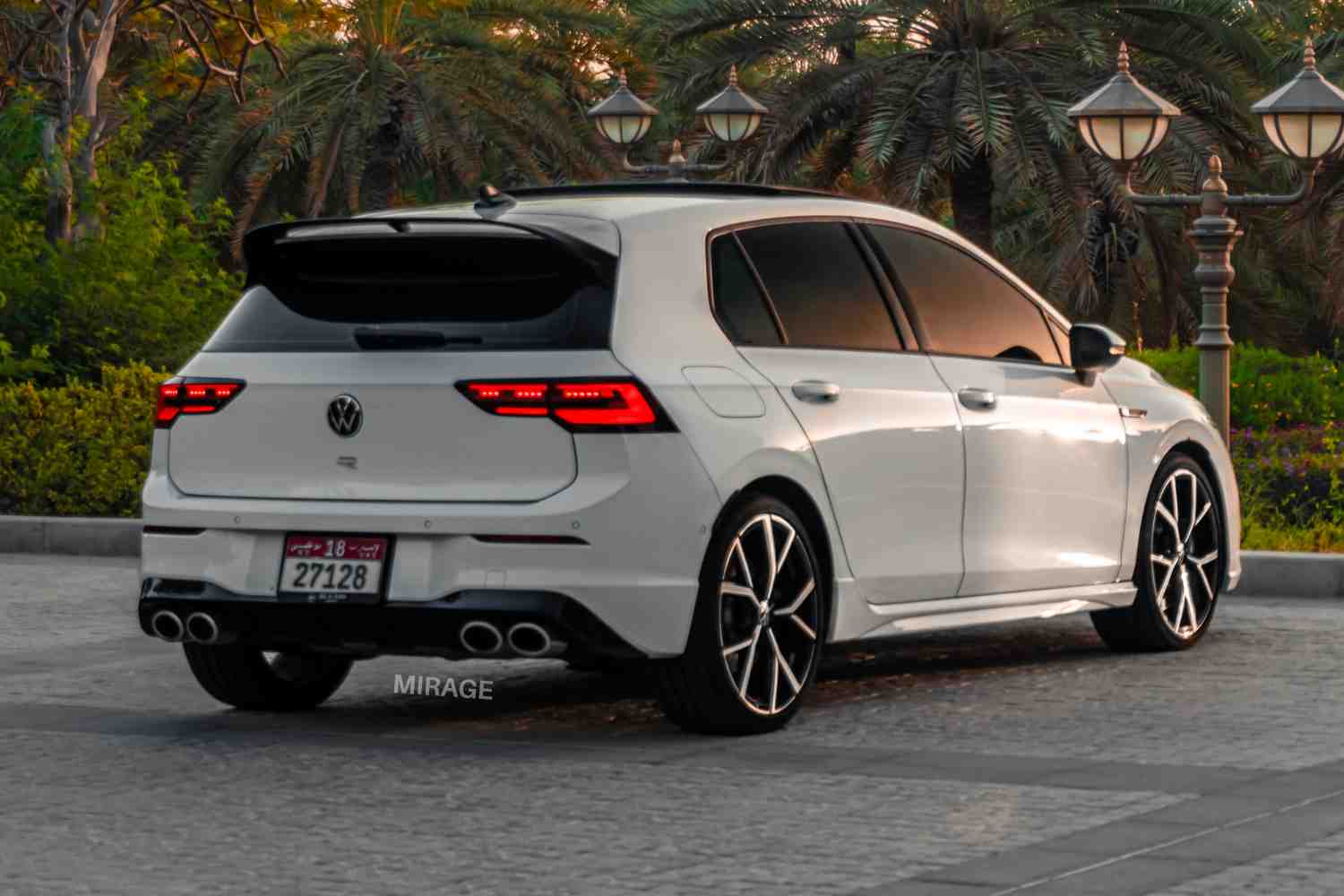 فولكس فاجن جولف آر بي 1 GOLF R
