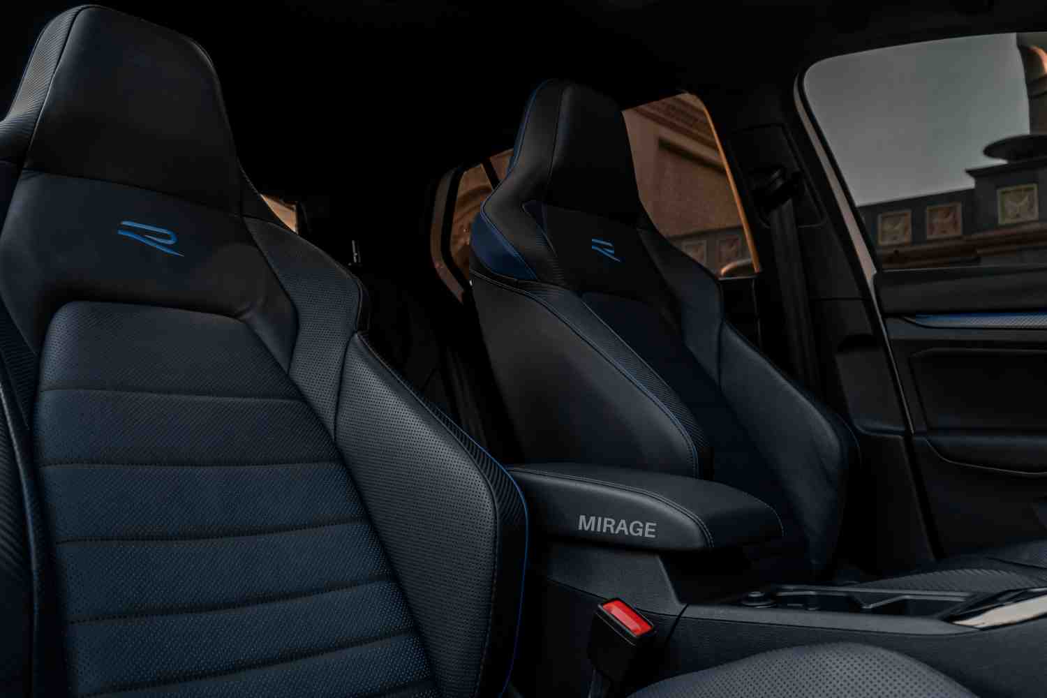 فولكس فاجن جولف آر بي 1 GOLF R